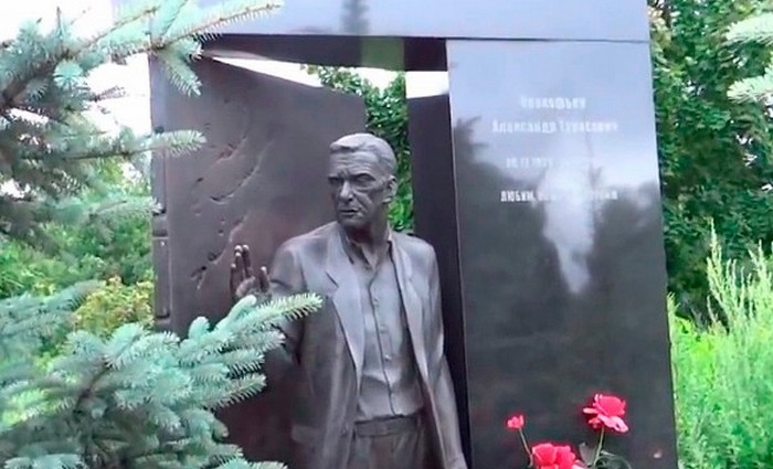 Саша Шорин умер в 2003 году, и его похоронили по всем воровским понятиям. / Фото:dni.ru