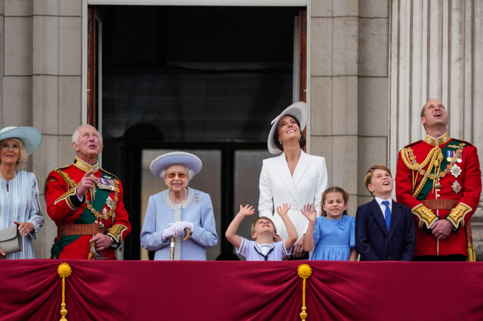 Королева Елизавета с семьей