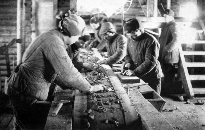 Заключенные ГУЛАГа добывали руду в шахтах на острове Вайгач. / Фото:sevprostor.ru