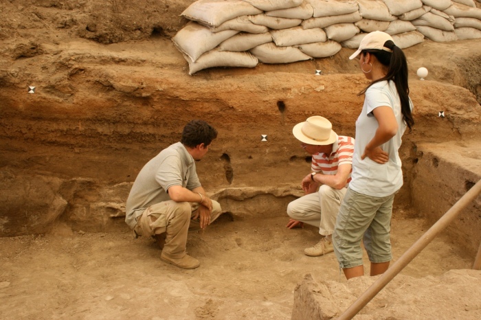 Археологи ведут раскопки