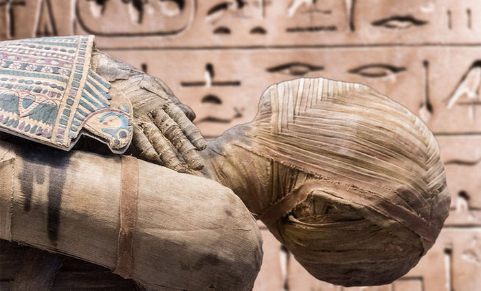 Зачем древние египтяне мумифицировали умерших, и что нашли археологи возле пирамиды Униса 