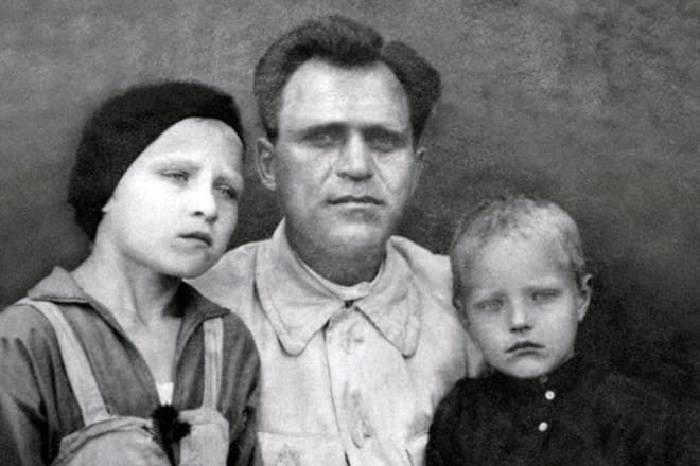 Леонид и Римма с отцом Василием Мароковым. Фото: https://boom.ms