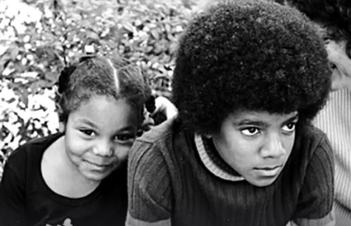 Майкл Джексон с младшей сестрой. Фото: 24smi.org