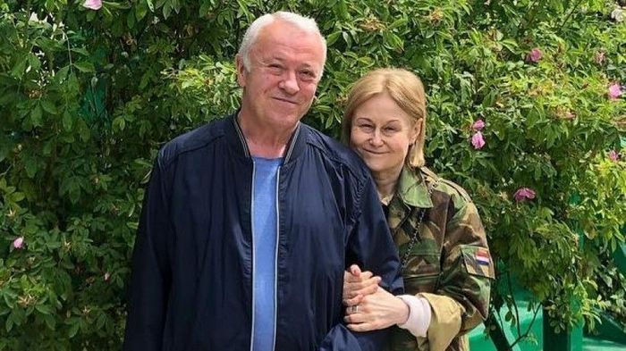 Дарья Донцова с мужем Александром. Фото: https://www.novochag.ru
