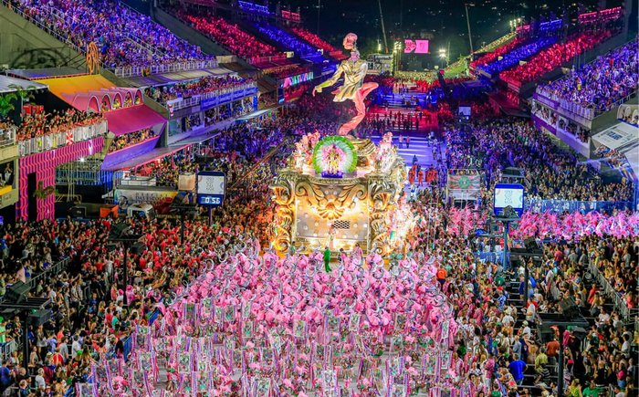 Бразильский карнавал - это буйство красок, веселья и драйва. / Фото:rtraveler.ru