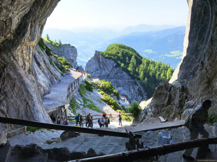 Ежегодно пещеру посещают миллионы туристов со всего мира / Фото: www.tourister.ru