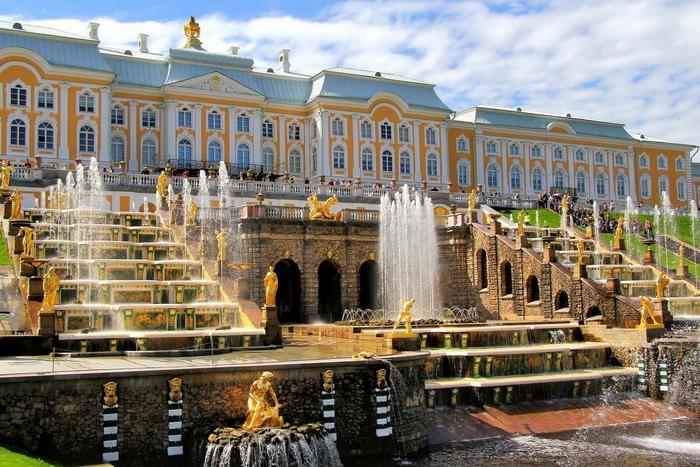 Красота и величие Петергофа не уступали Версалю. / Фото:www.votpusk.ru