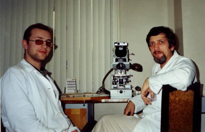 Билли Новик во время работы в лаборатории. Фото: radiojazzfm.ru