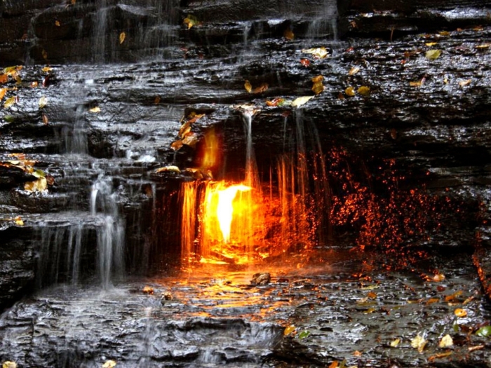 Водопад Вечного Огня /Фото:topnews.ru