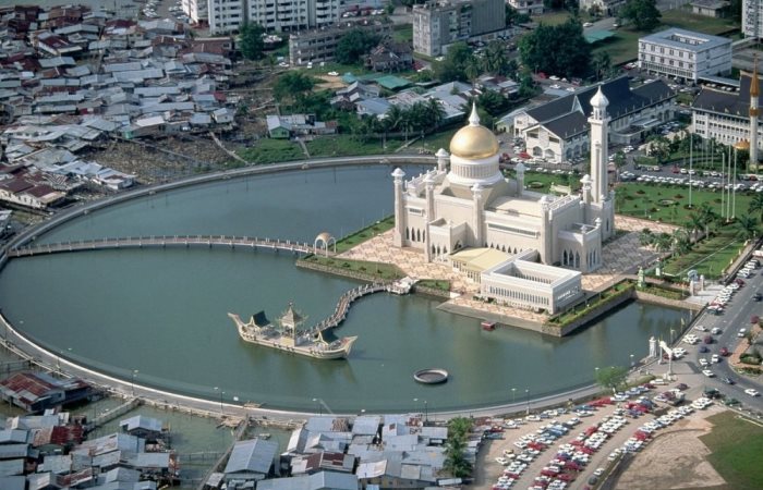 Бруней - одно из самых маленьких и богатых государств мира. Фото: bigasia.ru