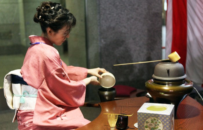 Приготовление чая в Японии считается важным ритуалом. Фото: vse-strani-mira.ru
