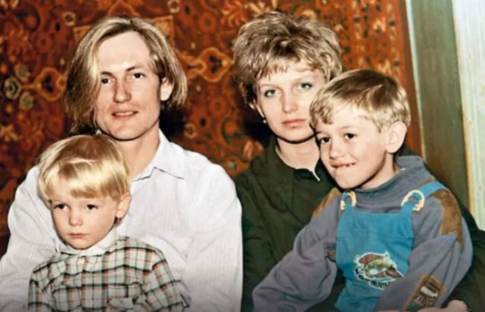 Сергей Челобанов с женой Людмилой и сыновьями. Фото: 24smi.org 