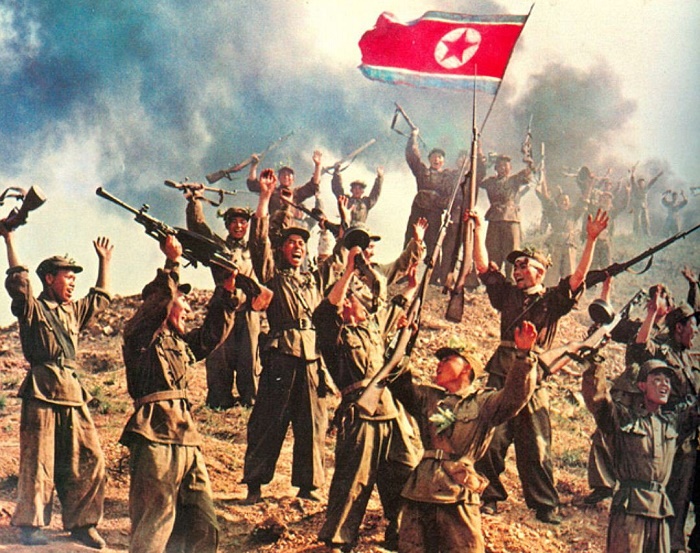 Северокорейские солдаты празднуют победу в войне, 1953 год / Источник: diletant.media