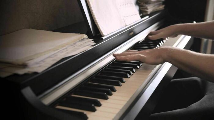 Играть на фортепиано /Фото:gitaravlg.ru
