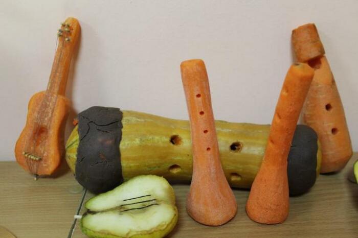 Японский музыкант попробовал сыграть уже на многих овощах и фруктах. / Фото:simdou27.crimea-school.ru 