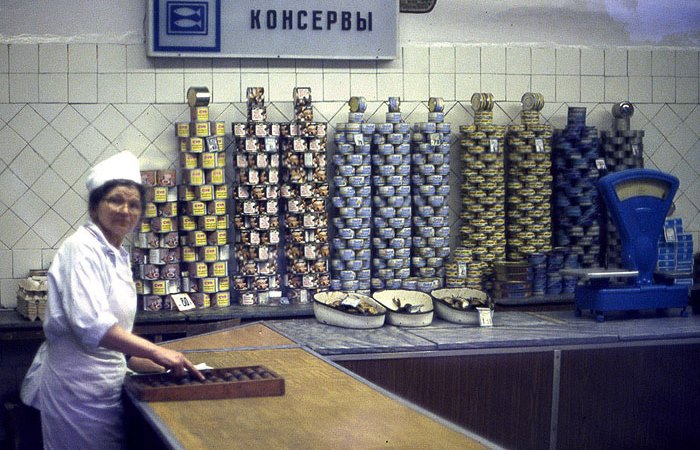 Рыбный отдел в советском магазине. Фото: sharikowa.livejournal.com