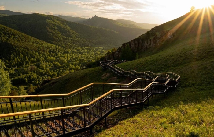 Самая длинная лестница в России. Фото: tourister.ru