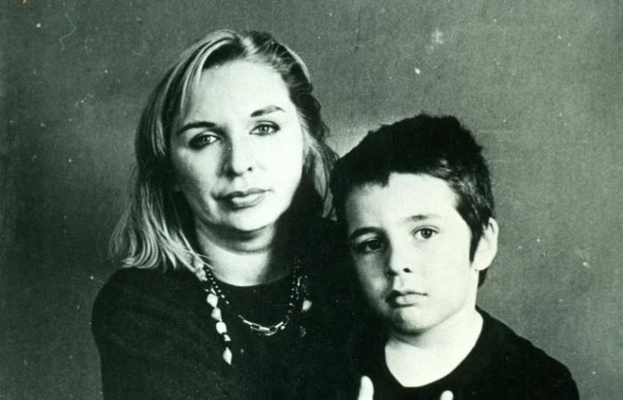 Марианна Цой с сыном. Фото: kp.ru