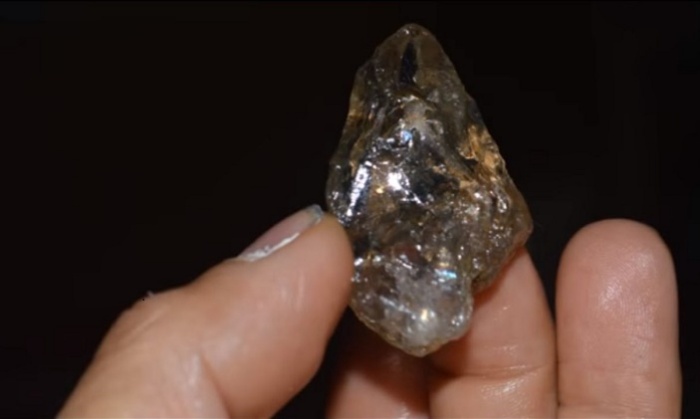 Метеоритный алмаз из Попигайского кратера / Фото: en.public-welfare.com 