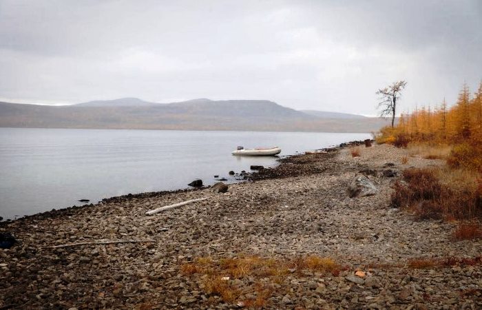 Озеро Лабынкыр осенью. Фото: celes.club