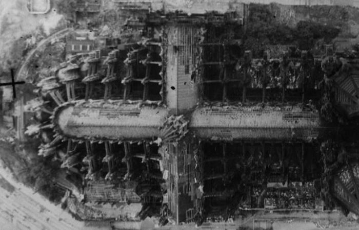 Разрушенная кровля Кельнского собора в 1945 году. Фото: doroshenko-us.livejournal.com