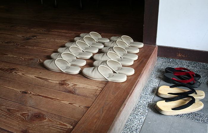 Тапочки для гостей в японском доме. Фото: hostingkartinok.com