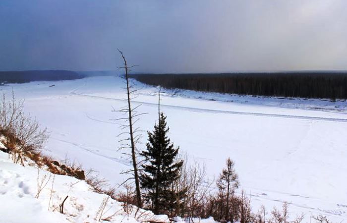 Замерзшая река. Фото: yurass58.livejournal.com