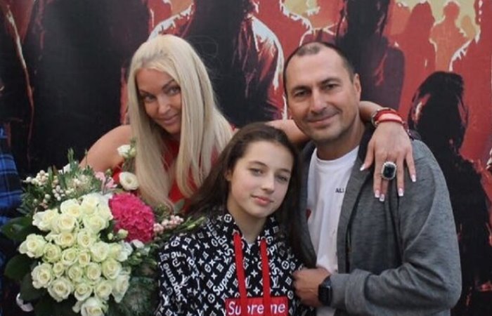 Анастасия Волочкова и Игорь Вдовин с дочерью. Фото: kp.ru