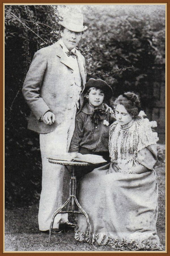 Констанс Ллойд с мужем и сыном