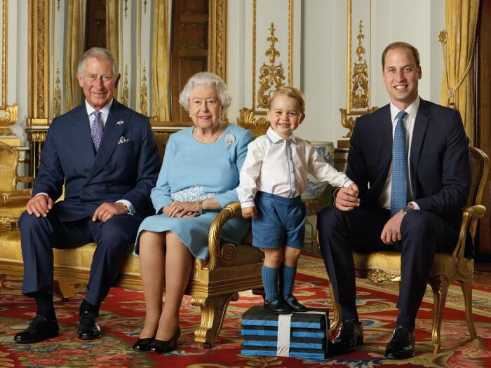 Королева Елизавета II, принц Чарльз, принц Уильям и принц Джордж