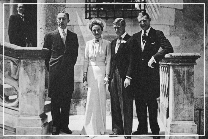 Герцог Виндзорский Эдуард и его жена Уоллис на вечеринке после своего бракосочетания, 3 июня 1937 год.