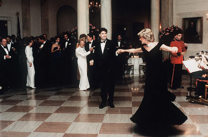 Принцесса Диана танцует с Джоном Траволтой. / Фото: Getty Images