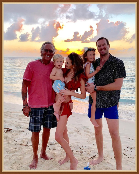 Майкл Хаммер с сыном Арми, его экс-супругой Элизабет Чэмберс и их детьми
