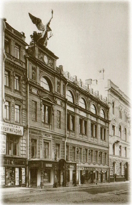 Строганова серьезно увлекалась живописью, сама хорошо рисовала лирические пейзажи, являлась одним из учредителей Общества поощрения художеств. На фото здание, где располагалось это общество.