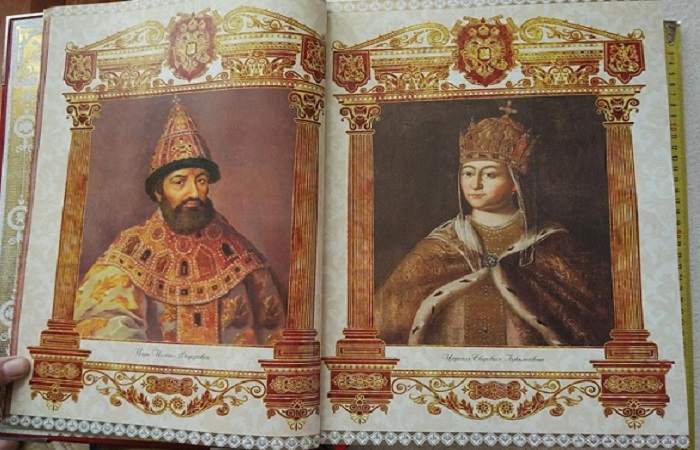 Портреты царя Михаила Федоровича и царицы Евдокии Лукьяновны. Иллюстрация из книги «Дом Романовых. 400 лет». Портреты царя Михаила Федоровича и царицы Евдокии Лукьяновны. Иллюстрация из книги «Дом Романовых. 400 лет».