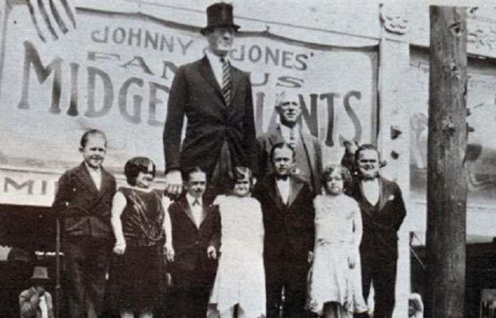 «Гулливер» и лилипуты после выступления «Гулливер» и лилипуты после выступления