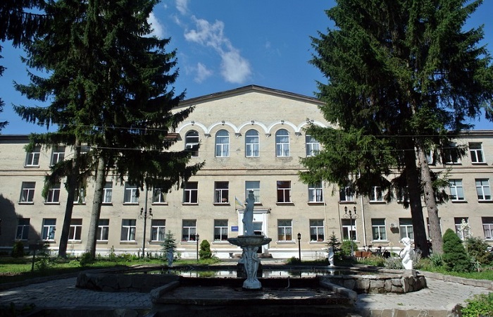 Дворец Любомирских в наши дни, здесь также видели призрак Розалии