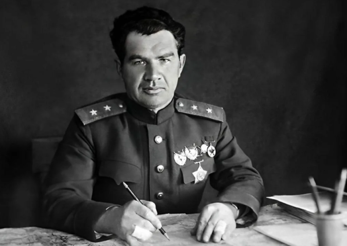 Василий Чуйков первый из Красной армии узнал о том, что фюрера больше нет. / Фото: www.persona-strany.ru