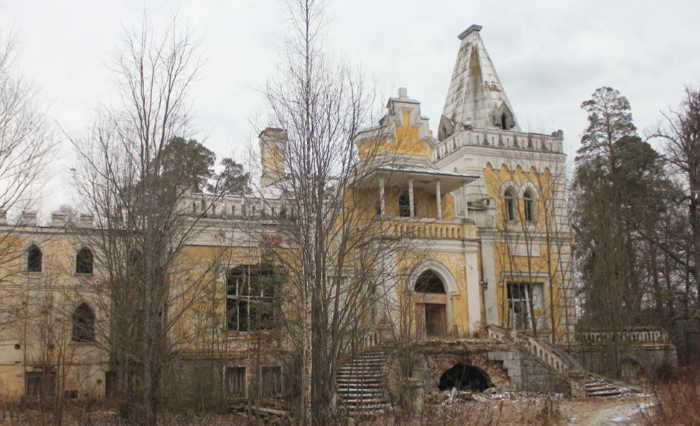 Замок фон Гаслера некогда гремел на всю округу. / Фото: www.treefrog.ru