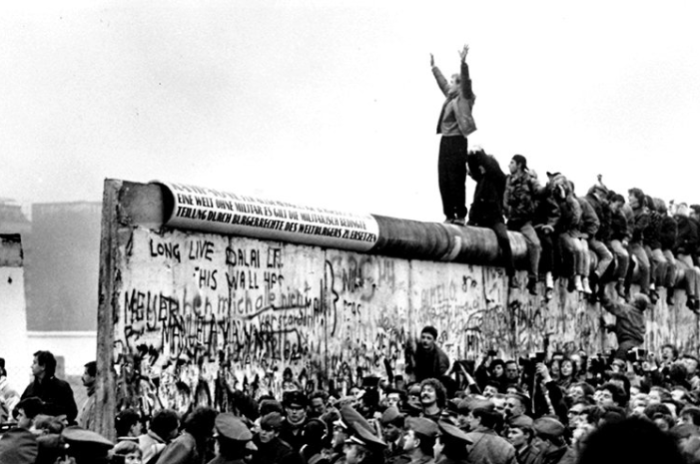 Падение Берлинской стены / ФОТО: www.iz.ru