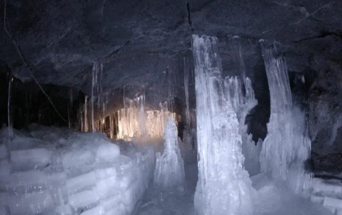 Ледяная пещера. / Фото: www.asiaworlds.ru