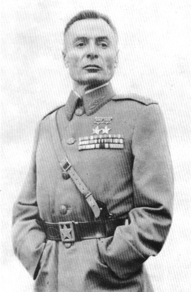 Петров считается единственным офицером, воевавшим без обеих рук. / Фото:www.histrf.ru 