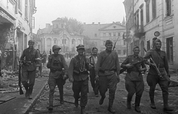 Советские войска в Берлине / ФОТО: www.iz.ru