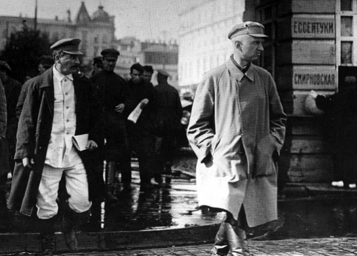 Сталин с охраной на улицах Москвы. / Фото: www.wwii.space