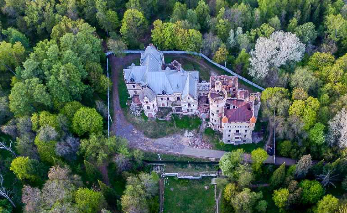 Логично, что для строительства замков выбирались наиболее живописные места. / Фото: www.putidorogi-nn.ru 