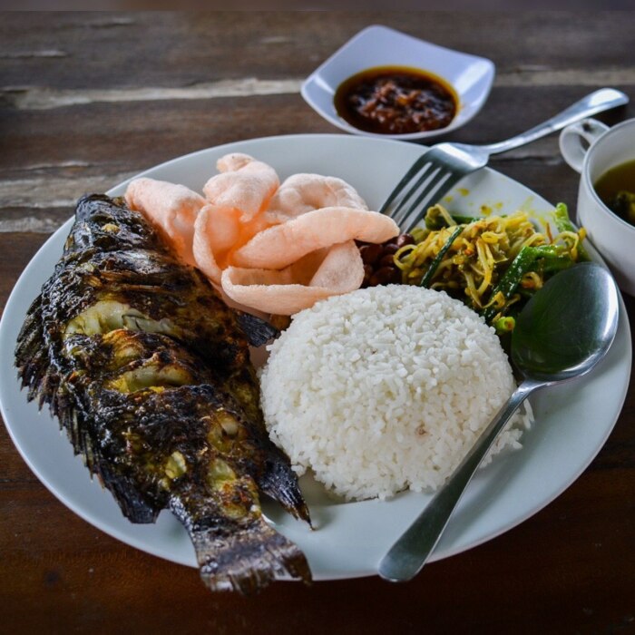 Еда на Бали в мелких кафе. / Фото: www.telemetr.me