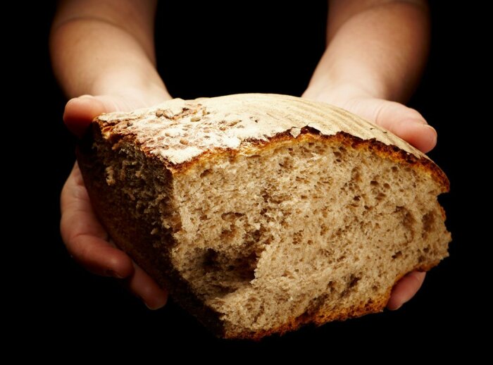 Хлеб иногда пекли из муки, в которой были посторонние и вредные добавки. / Фото: stylishbag.ru 