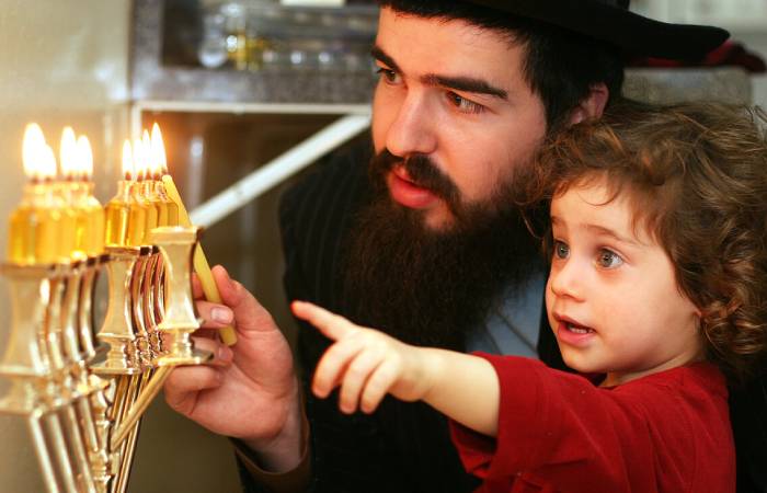 Евреи не спешат состригать волосы маленьким детям. / Фото: smapse.livejournal.com