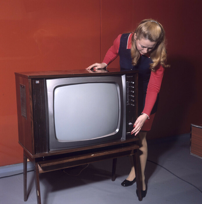 Советские телевизоры с барабанным переключателем. / Фото: s30845226982.mirtesen.ru