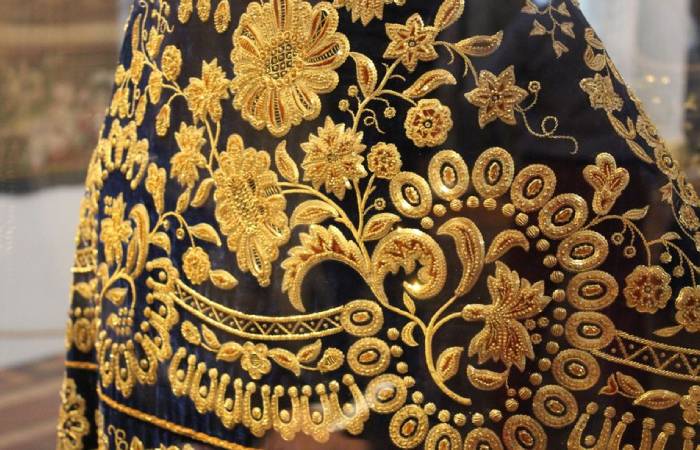 Золотная вышивка XVII века. / Фото: platya-tut.ru